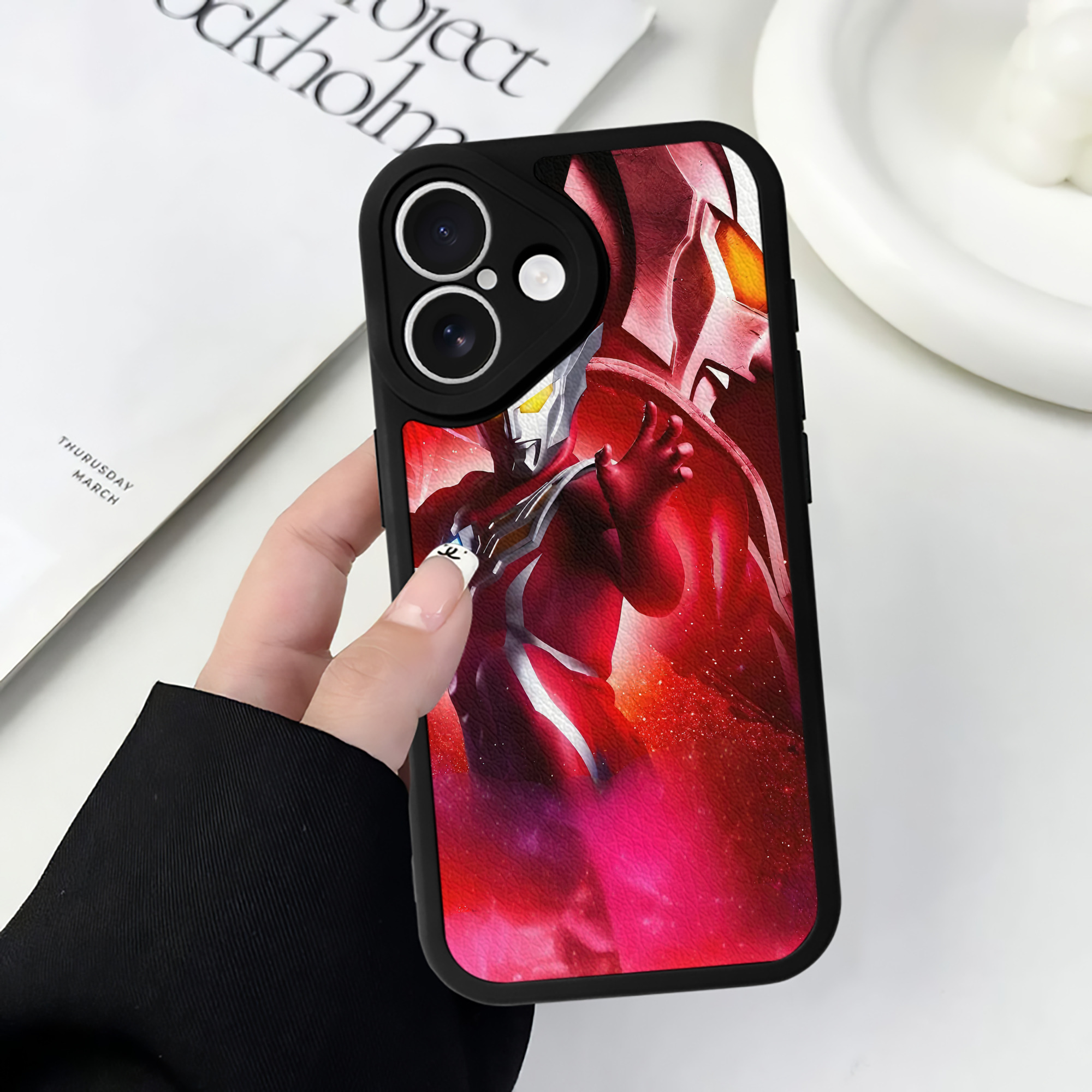 （画像用） ウルトラマン Ultraman 【iPhone 16シリーズ対応】シリコンスマホケース（レザー調） 材質：シリコン